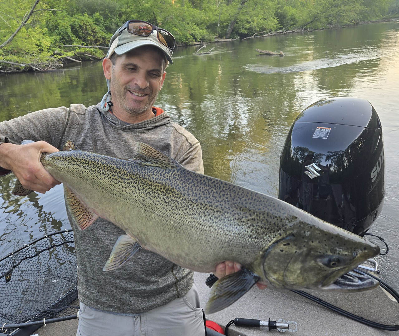 pere_marquette_river_salmon